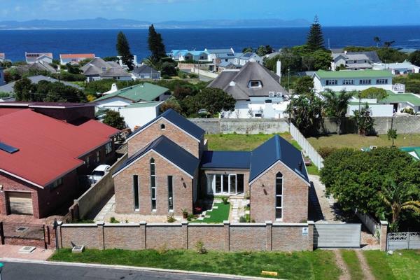 SOLE MANDATE: Contemporary Westcliff Living | 158m² Home | 798m² Stand | ...