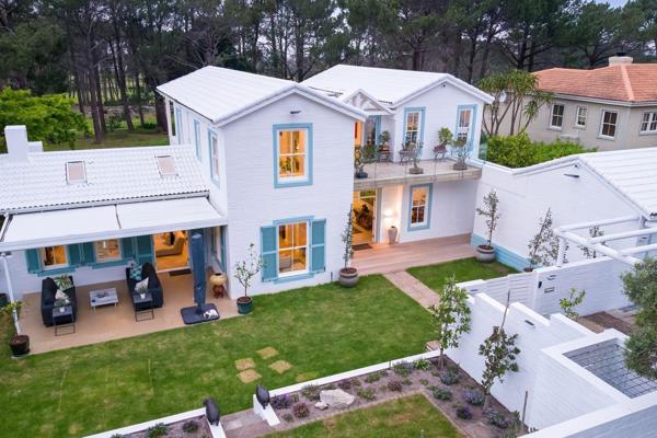 ARCHITECTURAL ELEGANCE | FERNKLOOF GOLF COURSE | HERMANUS HEIGHTS

Beautifully designed to embrace its exceptional setting, this sophisticated four-bedroom, three-bathroom home in ...