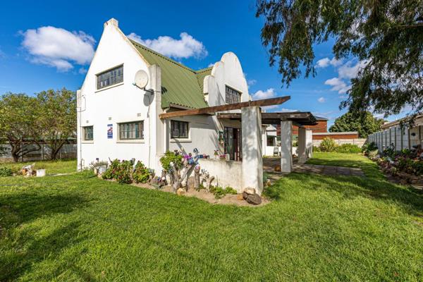 Charming 4-Bedroom Cottage with Established Garden: Full of Potential

Exclusive mandate ...