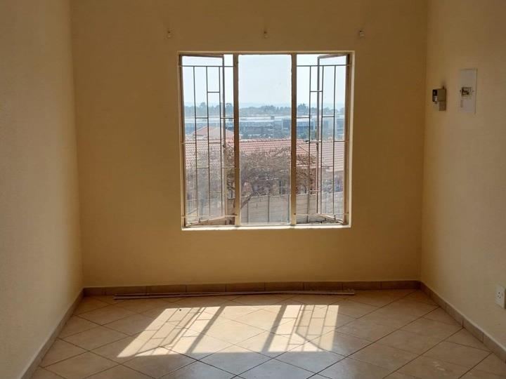 Listing number: P24-117696185, Image number: 2