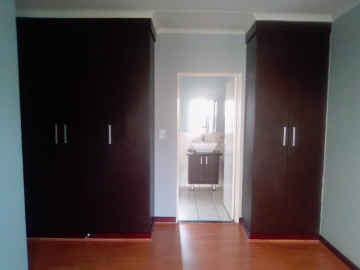 Listing number: P24-109937077, Image number: 2