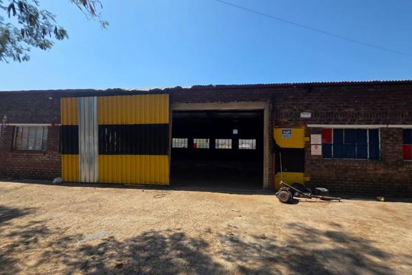 Secure practical, well-maintained commercial space in Burgersfort Industrial with this 200 m² light industrial workshop. This unit ...