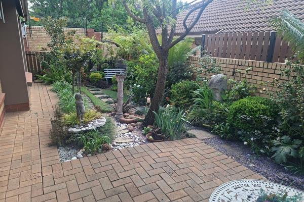 This Unit can be yours for a bargain!!!!
It has 2 bedrooms and full bath
The Open Plan Kitchen and Lounge walk out on the Patio and ...