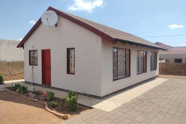 Neat 3 Bedroom House For Sale in Mabopane X- Great Value!

Perfect starter home for a small family or a great investment opportunity! This neat and affordable home offers comfort, space and security.

Property Features:

3 ...