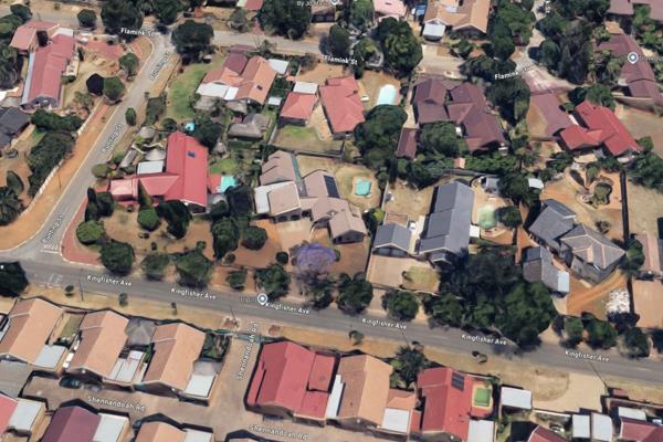 Situated in Helikon Park, Randfontein, this well-maintained home offers spacious family living, versatile accommodation and inviting ...