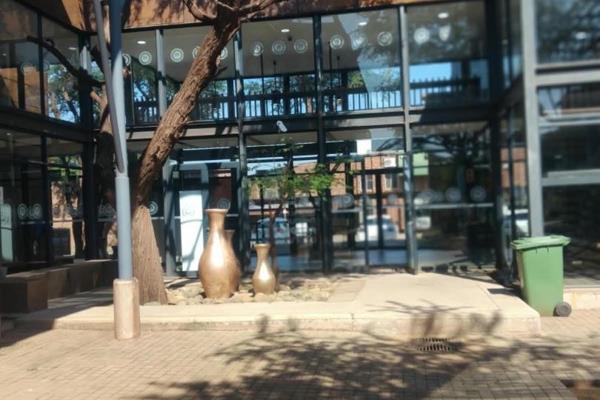 Small Office of 12 m2 in SIOC Building a single office 
Water and electricity are pro ...