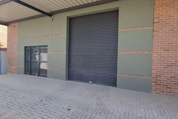 Well-located 275 m² warehouse available to rent in Magna Via, offering a practical and versatile space for a variety of business ...
