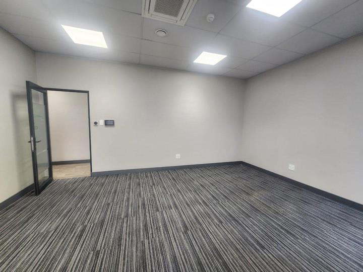 Listing number: P24-117702351, Image number: 3, Image