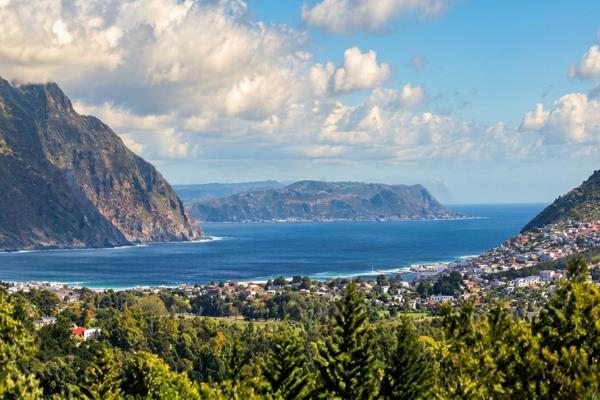 RARE 4,800 m² HOUT BAY ESTATE WITH SEA VIEWS &amp; DEVELOPMENT POTENTIAL
An exceptional property offering space, lifestyle and ...