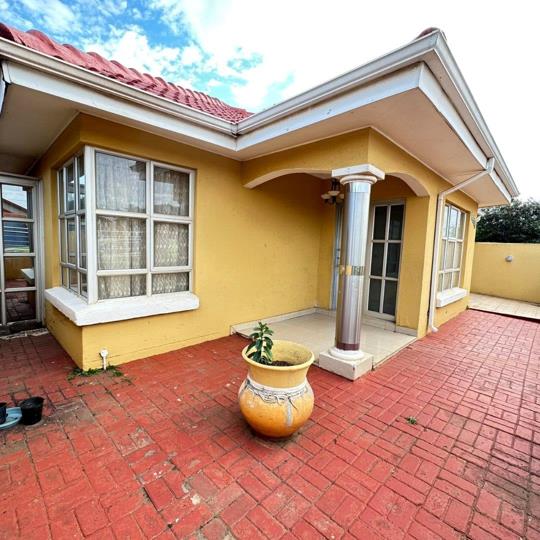 Listing number: P24-117702812, Image number: 2