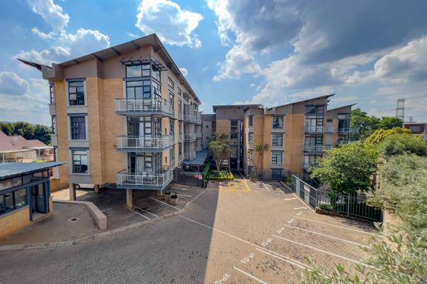 Nestled in the highly sought-after Lynnwood area, this well-maintained bachelor ...