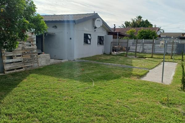 Discover comfortable and convenient living in this spacious, well-maintained granny flat, offering modern finishes, generous outdoor ...