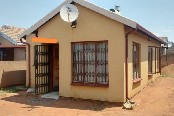 Neat 3 Bedroom For Sale in Soshanguve VV 

3 Bedrooms not fitted

1 Bathroom + Separate Toilet

Spacious Lounge

Fitted Kitchen

House: 50m²

Stand: 250m² - Big YardSecure &amp; Fenced

Close to schools, shops ...