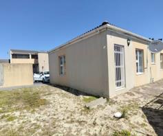 Apartment / Flat for sale in Sunset Glen