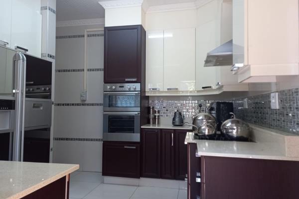 !!!Lovely 3 Bedroom Home in Elite Area of Yellowwood Park, Offers Beautiful Fully Fitted Kitchen with Solid Granite Counter Tops, Large ...
