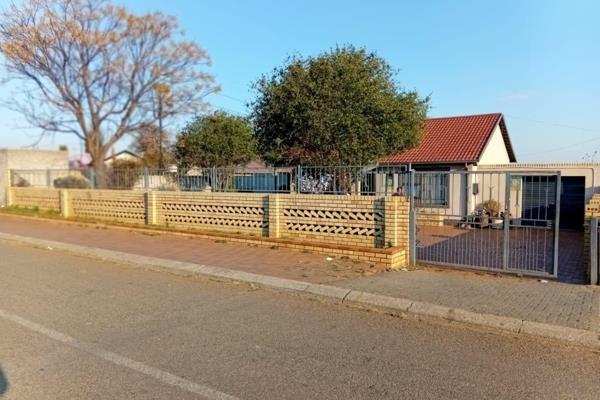 NEAT AND TIDY 3 BEDROOM HOUSE IN ELDORADOPARK EXT7

Move straight into this beautifully maintained family home, perfectly positioned in ...