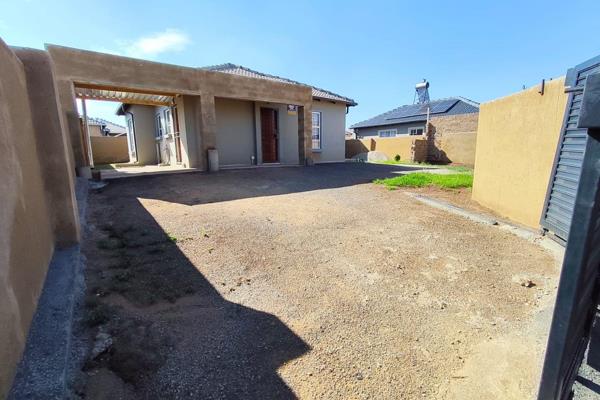 Step into a welcoming family home set in the heart of Lotus Gardens, Pretoria. This 3 bedroom, 2 bathroom house offers practical living ...