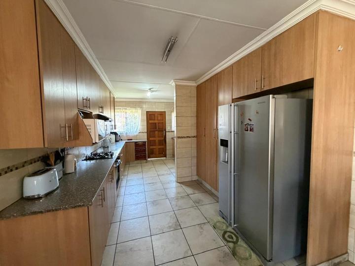 Listing number: P24-117710050, Image number: 2