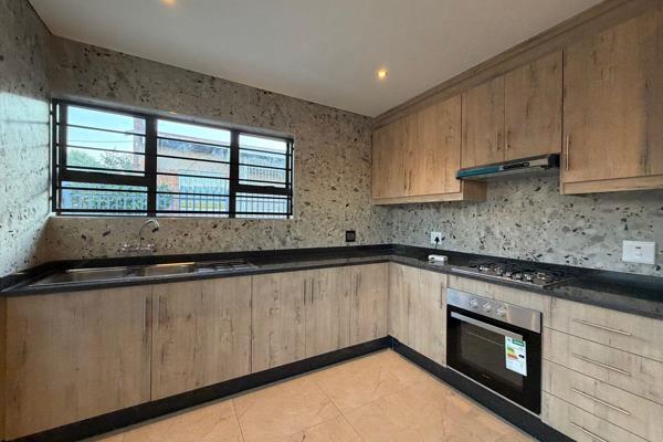 Perfectly positioned at the entrance of Laudium, this exceptionally neat and well-maintained 2-bedroom apartment offers the ideal ...