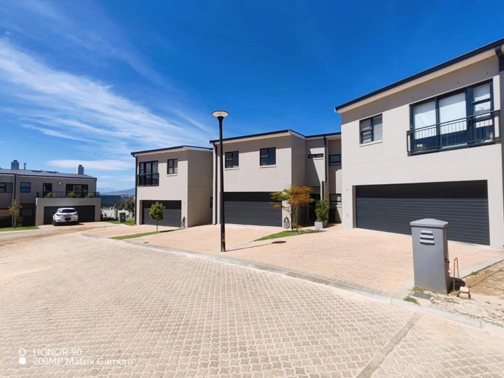 Listing number: P24-117693702, Image number: 2