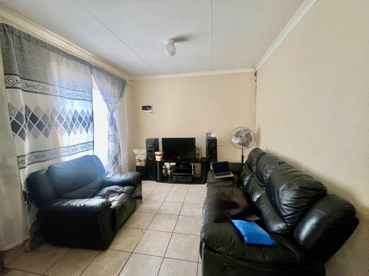 3 Bedroom House for sale in Bergsig - P24-117713774