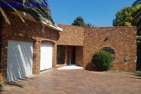 DECEASED ESTATE

This sale is Subject to Confirmation by the Executor of the estate

11 ...