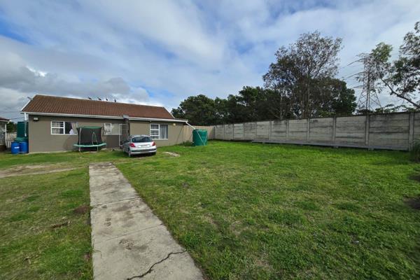 Situated in the quiet residential area of Padcamp, this property offers easy access to both the N2 and Amalinda Main Road, making it a ...