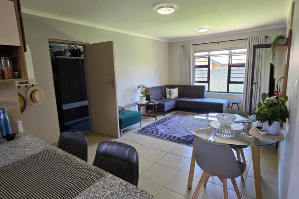 2-Bedroom House for Sale in Bergvallei Retirement Estate, Montana Tuine  R2,800,000

Downscale your responsibilities. Keep your ...