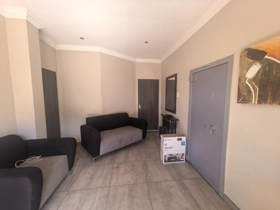 Commercial Property to Rent in Witbank Ext 10 – 15 m² Office