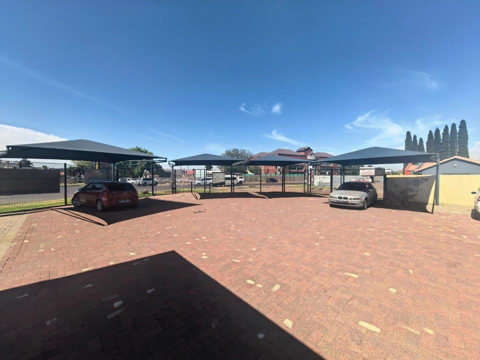 Commercial Property to Rent in Witbank Ext 10 – 15 m² Office