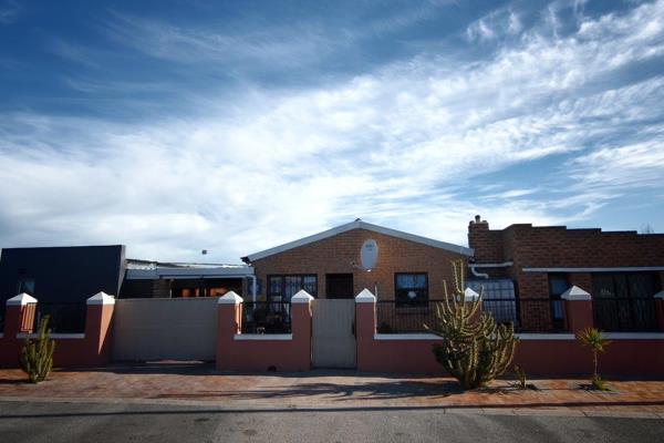 3-Bedroom Family Home with Granny Flat for Sale in Forest Heights, Eersterivier

This spacious family home in Forest Heights, Eersterivier, offers comfortable living spaces and the added benefit of a separate granny ...