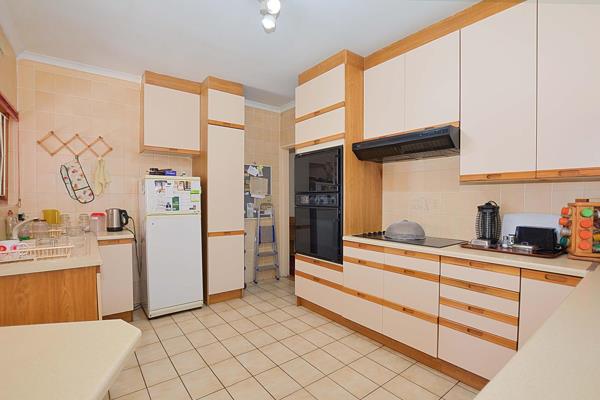 Old School 4-Bedroom Family Home to Rent in Edgemead

Spacious family home offering comfortable living with an open-plan lounge and ...