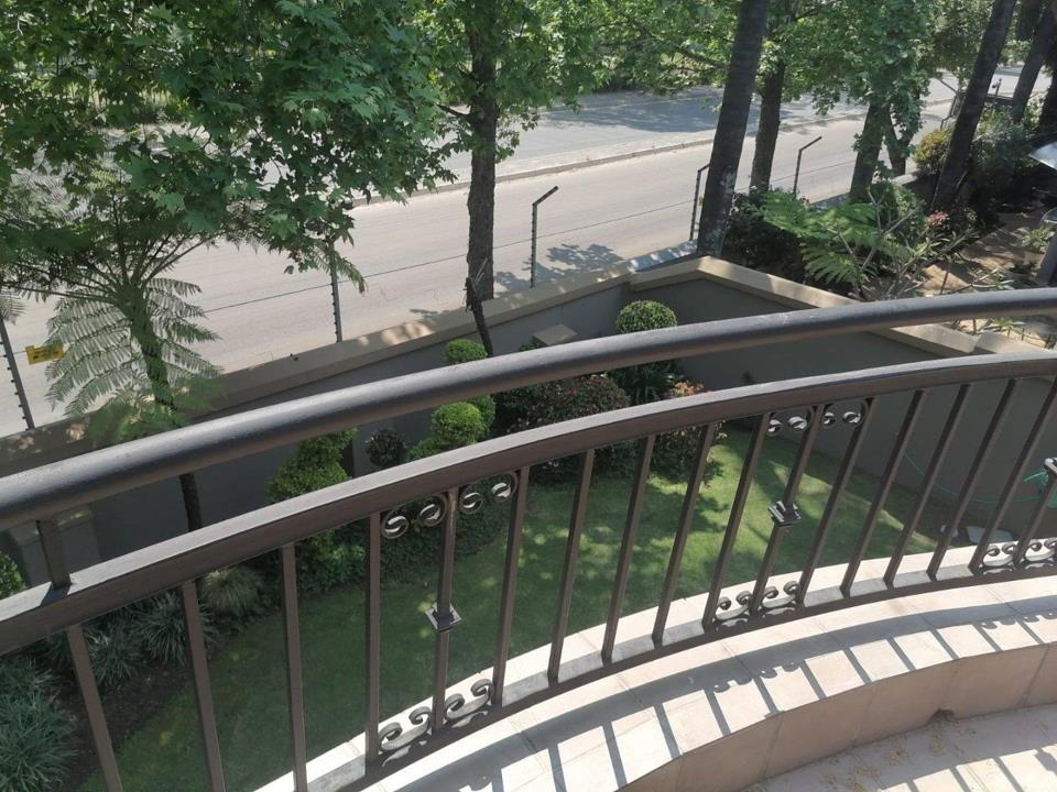 Listing number: P24-117723231, Image number: 1, Balcony