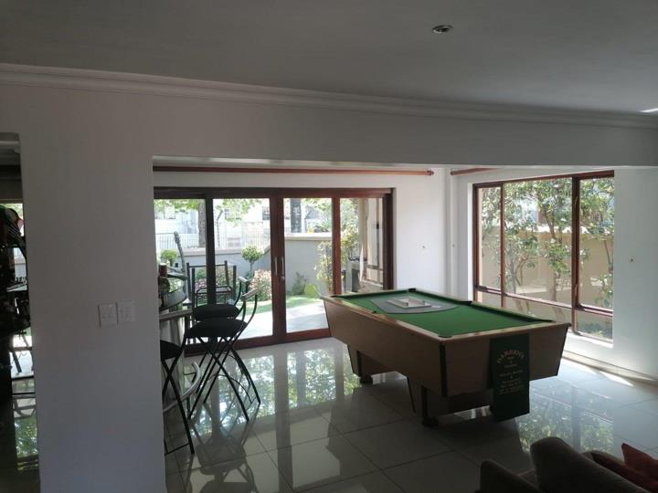 Listing number: P24-117723231, Image number: 3, Lounge/bar area