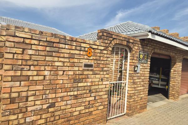 Double garage
neat and maitained garden
open plan lounge / kitchen with scullary
dinning room
3 bedrooms
2 bathrooms