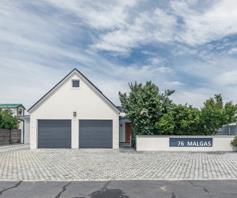 House for sale in Grotto Bay