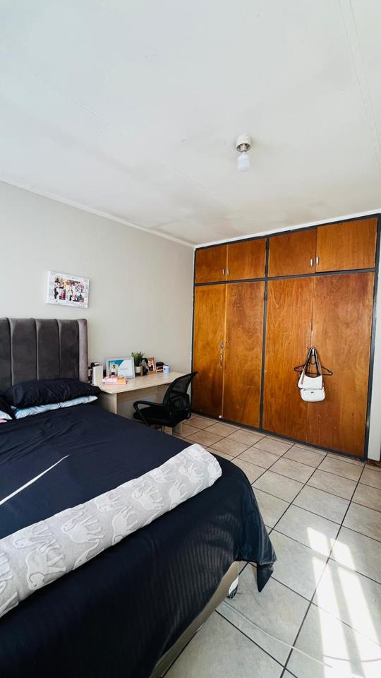 Listing number: P24-117726280, Image number: 2