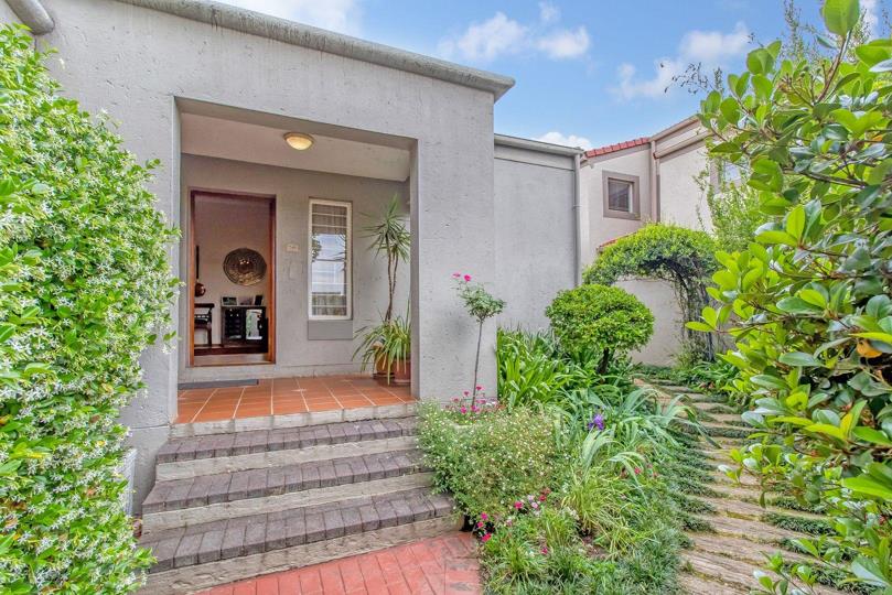 Listing number: P24-117727936, Image number: 2, Entrance