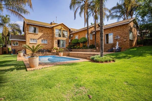 Spacious Family Home with Exceptional Potential and City Views – Moreleta Park 

Situated in the sought-after suburb of Moreleta ...