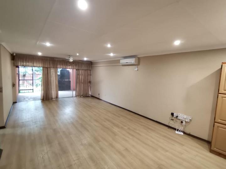 Listing number: P24-117728647, Image number: 2