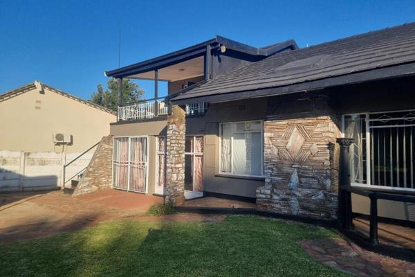 This generous 4-bedroom, 2-bathroom home to rent in one of Fochville’s best residential areas offers all the space and comfort a larger ...