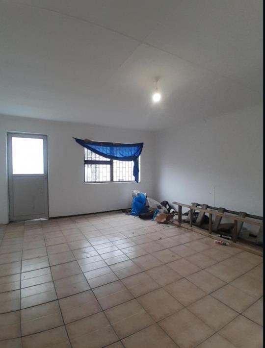 Listing number: P24-117730506, Image number: 2, Lounge