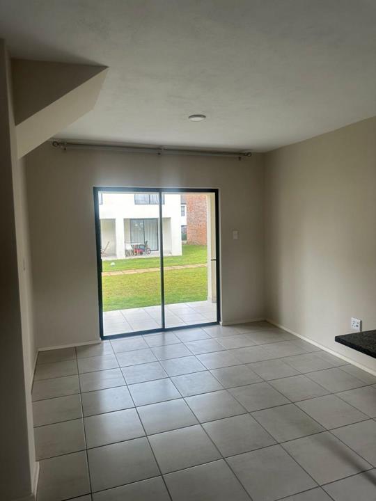 Listing number: P24-117673998, Image number: 2, Open plan living room (with fibre connection)