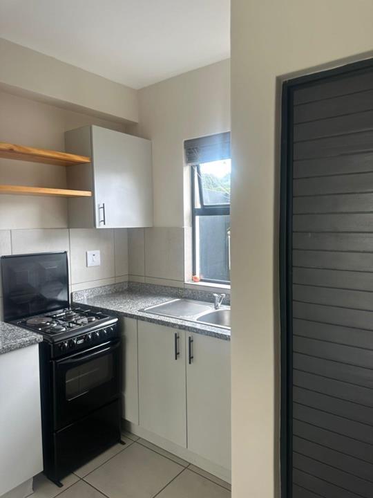 Listing number: P24-117673998, Image number: 3, Kitchen with Gas and electric stove