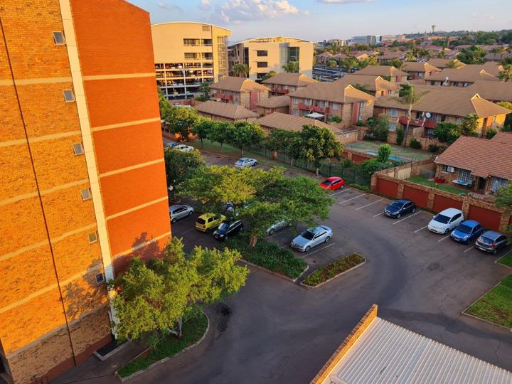 2 Bedroom Apartment / flat to rent in Zwartkop - 222 Suid Street - P24 ...