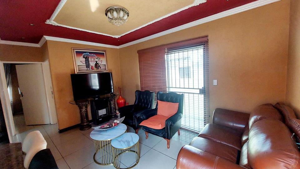 Listing number: P24-117732480, Image number: 2, Image