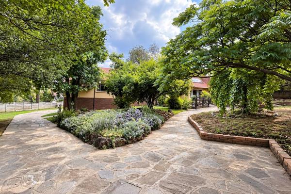 Spacious Four-Bedroom Family Home with Pool in Emmarentia 

Come on in and take a look at this lovely family home in Emmarentia. It ...
