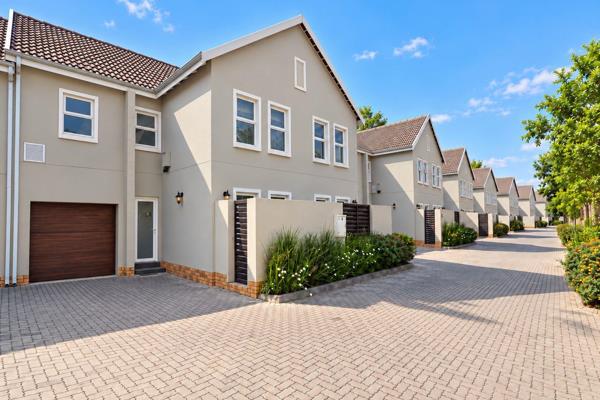 Set within the beautifully maintained Plantation Place estate, this contemporary ...