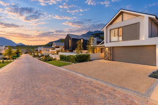 5 Bedroom House for sale in Paradyskloof