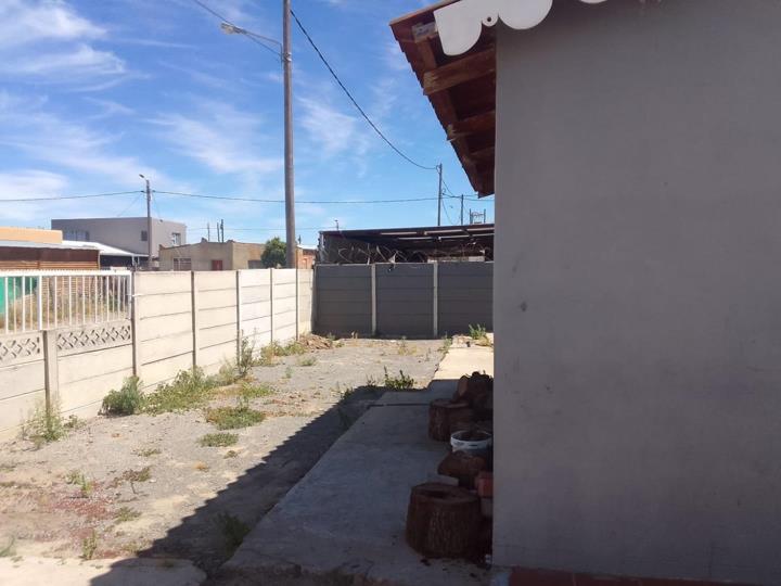 Listing number: P24-117735207, Image number: 3, Yard